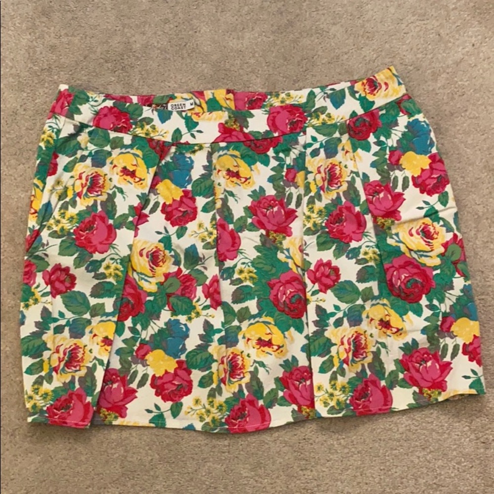 Floral print skirt with pockets! Bought in Spain!